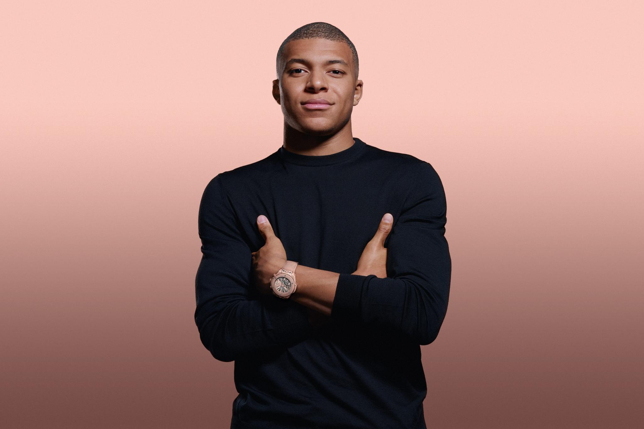 Kylian Mbappé đeo Hublot Big Bang Millennial Pink