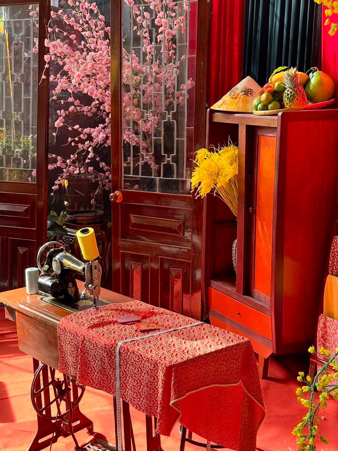 Quán cà phê trang trí Tết đẹp The Monic