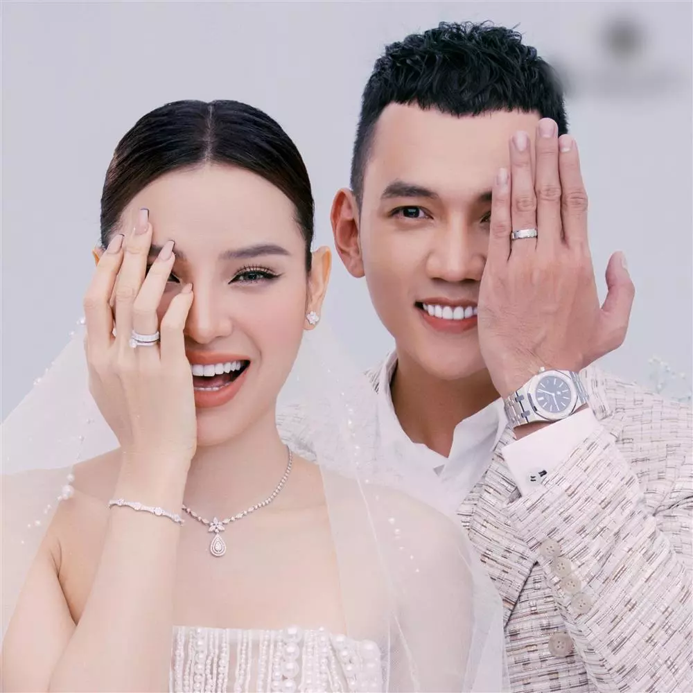 nhẫn cưới phương trinh jolie