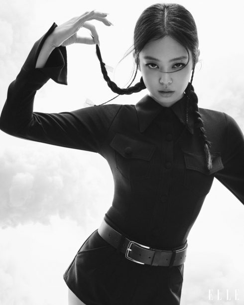 Jennie ăn chơi sành điệu bên trên tập san ELLE USA nằm trong loại tóc iconic của tớ. Ảnh: ELLE USA.