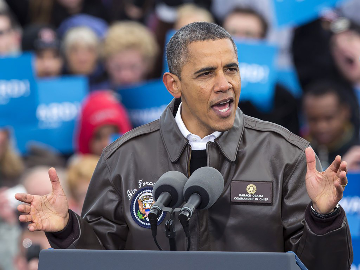 cựu tổng thống Obama mặc bomber Alpha Industries
