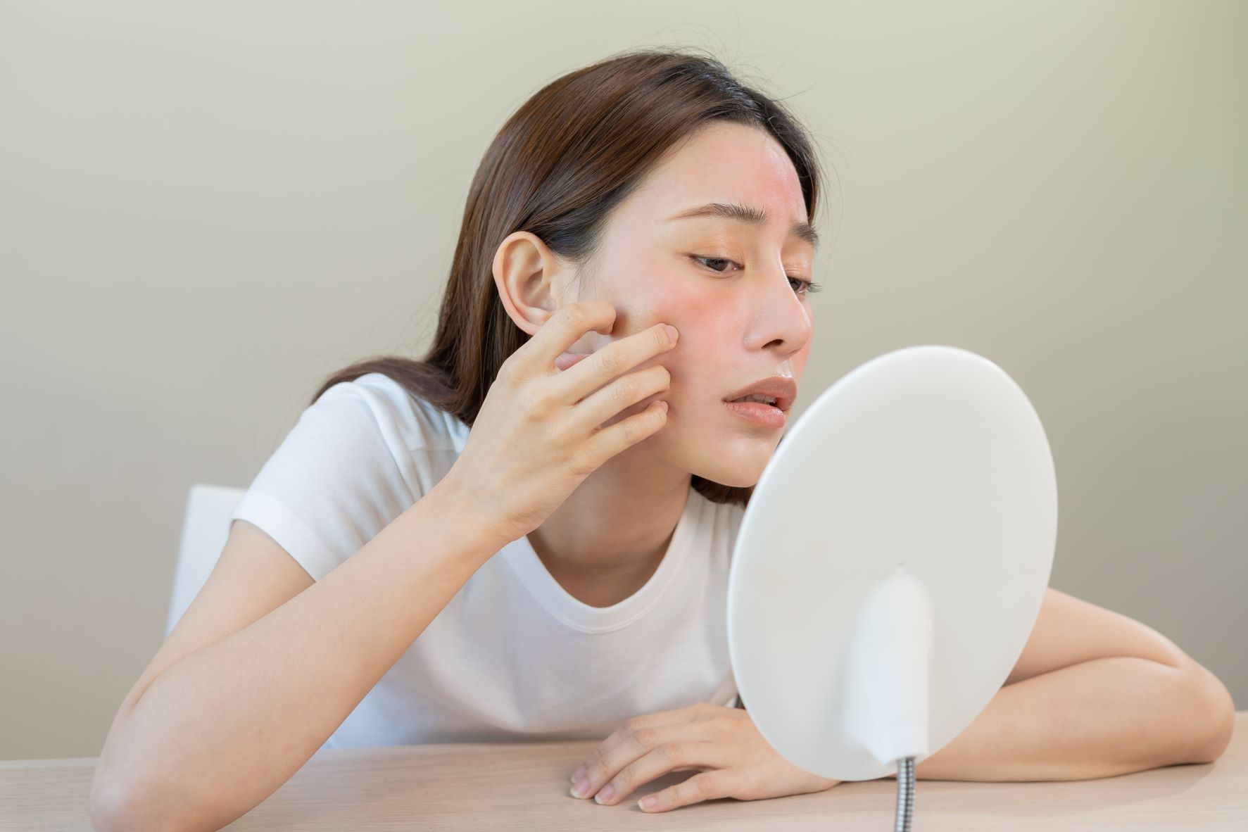 Làn da nhạy cảm sau treatment thường mỏng manh, dễ kích ứng và nhạy cảm hơn