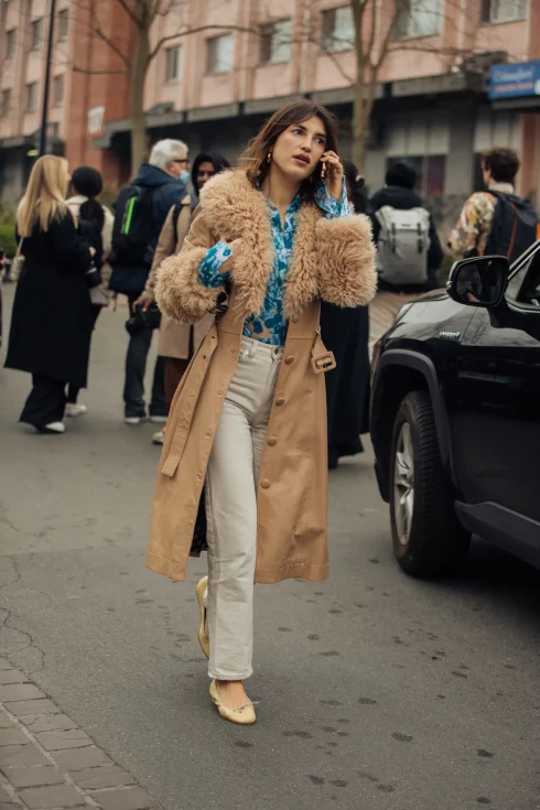 Jeanne Damas tại tuần lễ thời trang Paris Thu Đông 2022 - 2023. (Ảnh: Melodie Jeng)