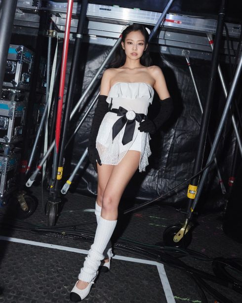 Toả sáng trên sân khấu cùng Jennie (BlackPink). (Ảnh: @jennierubyjane)