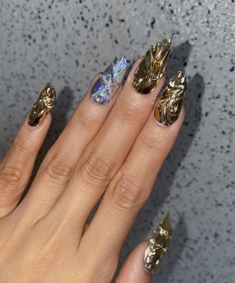 móng tay futuristic nail