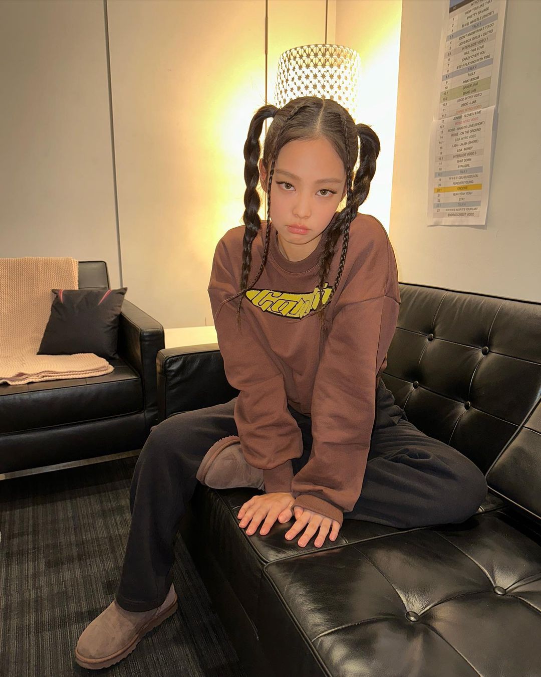 jennie thắt tóc baby braids