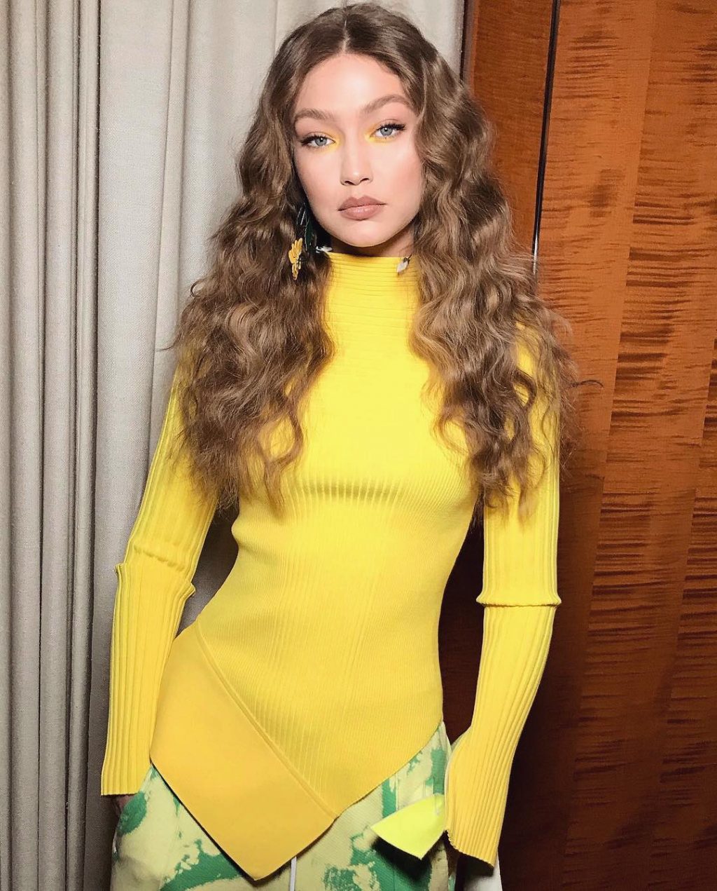 Cô nàng Gigi Hadid cũng là "tín đồ" của kiểu tóc này.