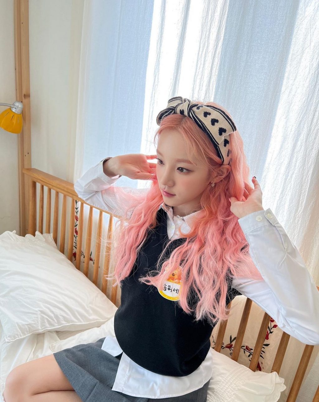 Bạn hoàn toàn có thể kết phù hợp với băng đô, khăn turban.
