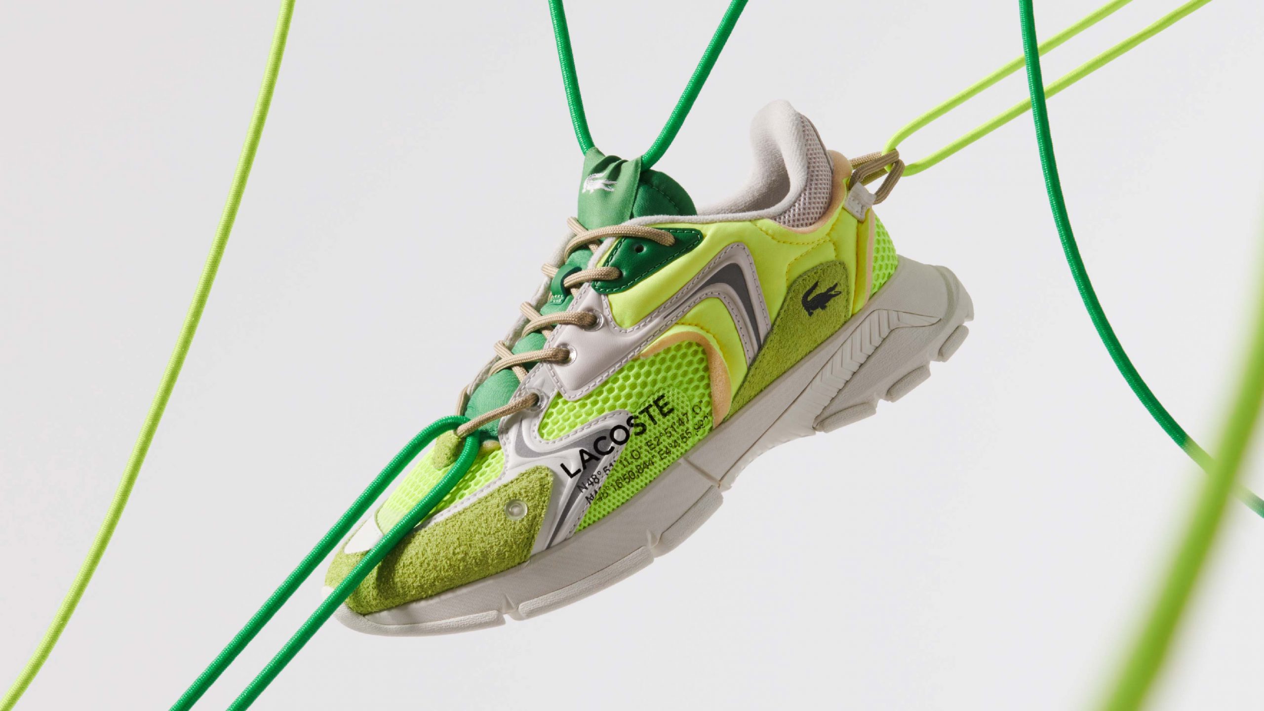 Sneaker L003 Neo: Từ Sàn Runway Đến Chất Đường Phố | Elle