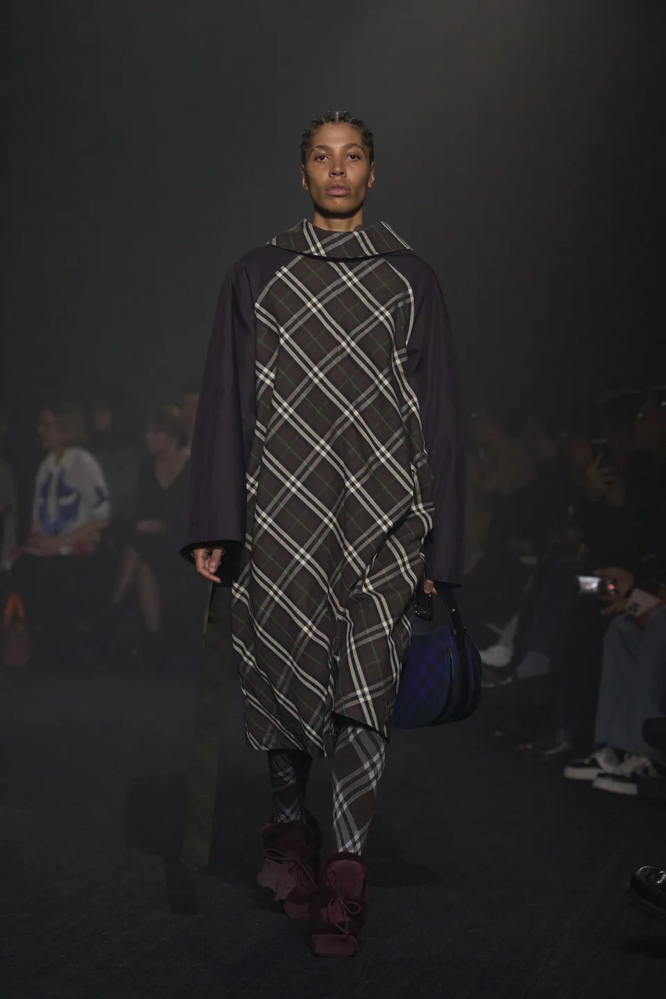 00006-burberry-fall-2023-ready-to-wear-credit-gorunway