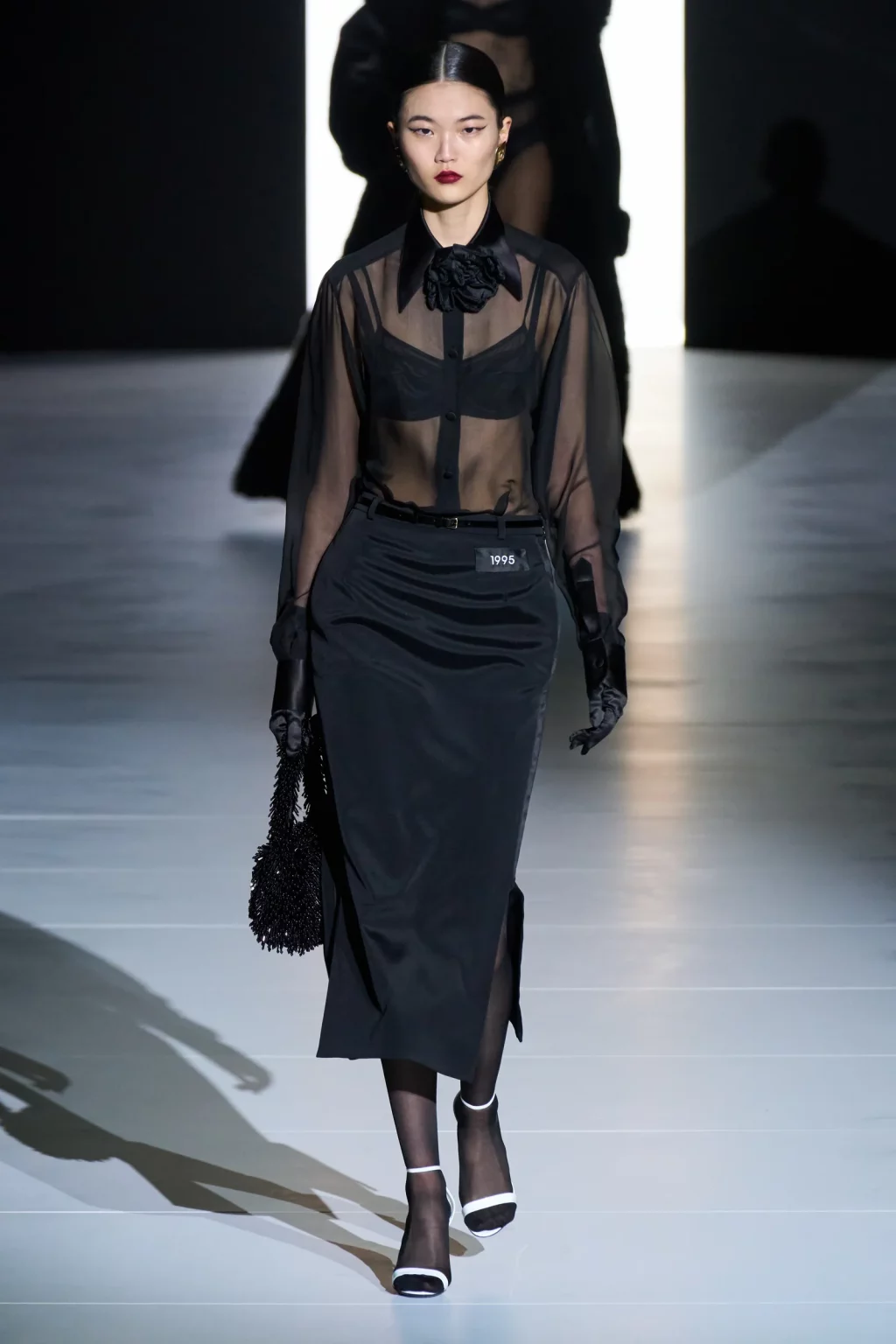 Dolce & Gabbana Thu - Đông 2023: Tính nữ bản nguyên | ELLE Dolce & Gabbana Thu - Đông 2023: Tính nữ bản nguyên | ELLE
