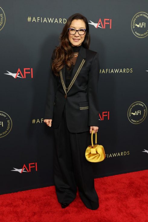 Cô mặc menswear tại AFI Awards 2023. (Ảnh: Getty Images)