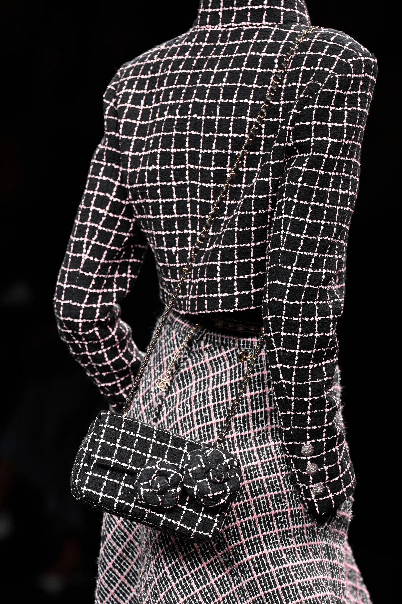 fall-2023-ready-to-wear-details-credit-gorunway
