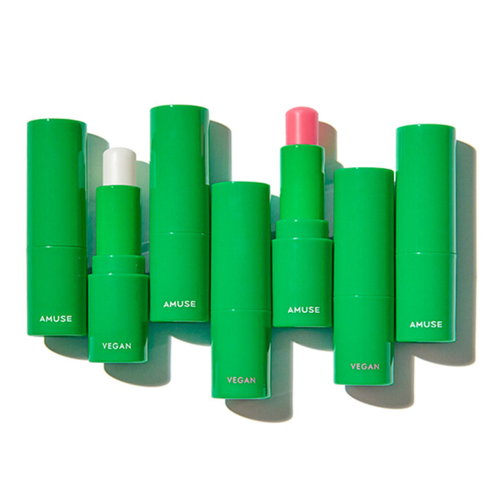 Son Dưỡng Amuse Vegan Green Lip Balm là vật bất ly thân trong túi xách của Lee Da Hee