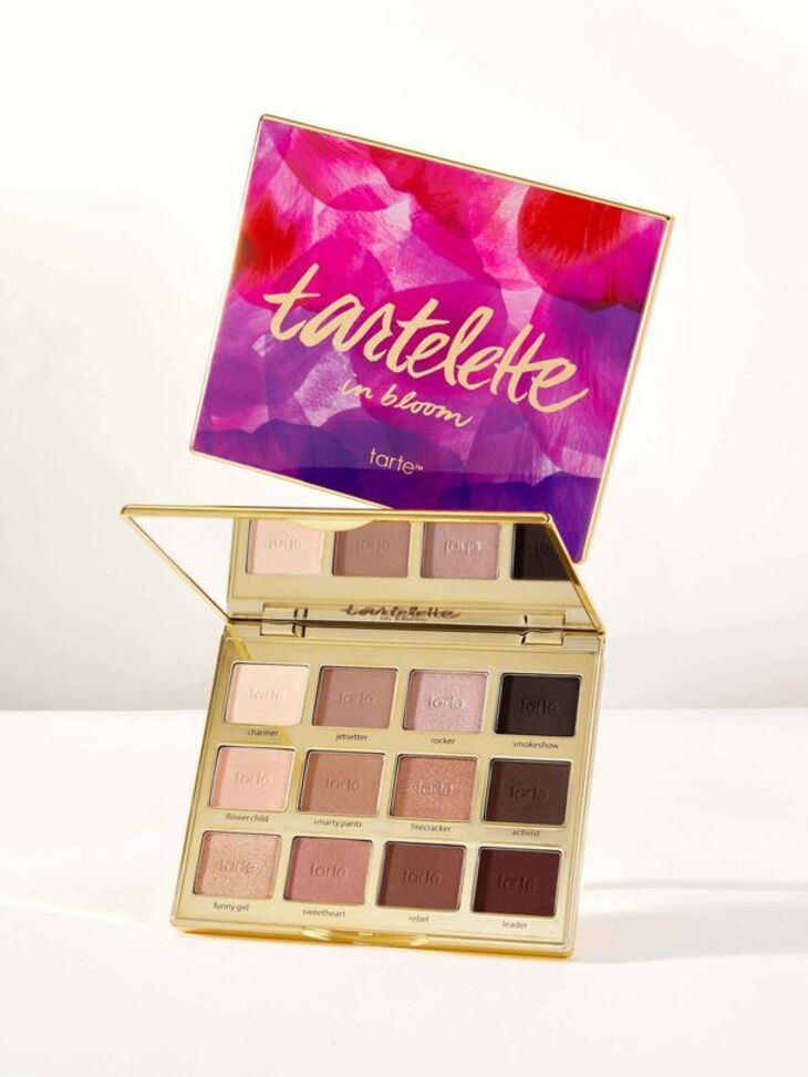 Phấn mắt Tarte Tartelette In Bloom Clay Eyeshadow Palette Lee Da Hee dùng