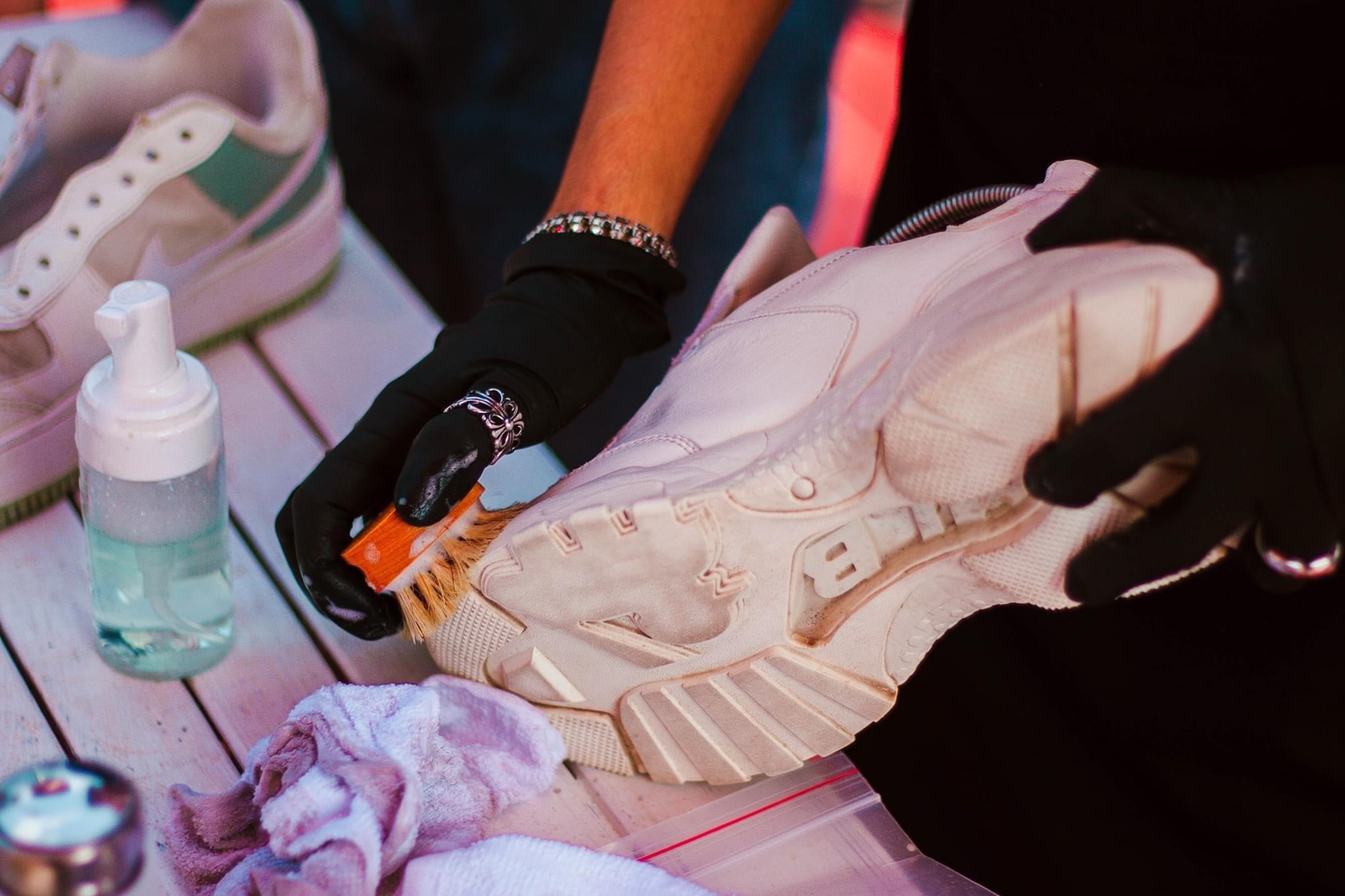 CC Sneaker dịch vụ vệ sinh giày