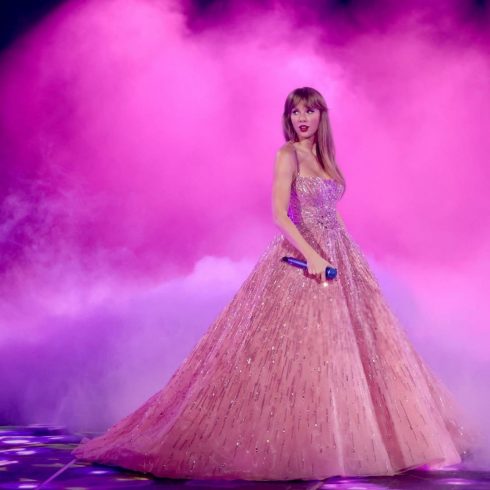Taylor hoá công chúa trong chiếc đầm hồng lộng lẫy. (Ảnh: @zuhairmuradofficial )