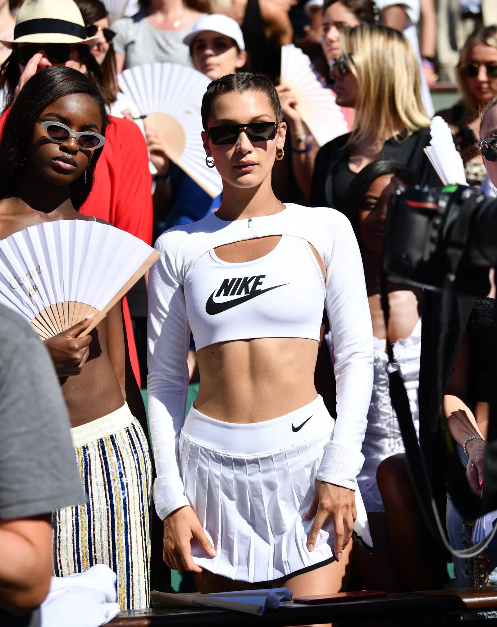 Bella Hadid diện tenniscore