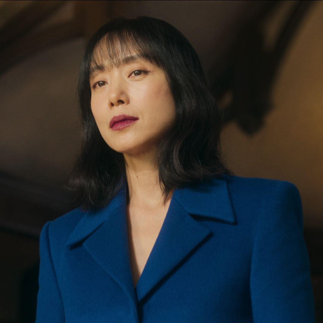 Jeon Do Yeon vest xanh dương