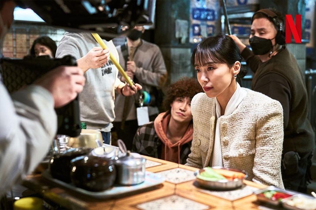 Jeon Do yeon diện áo khoác vải tuyn