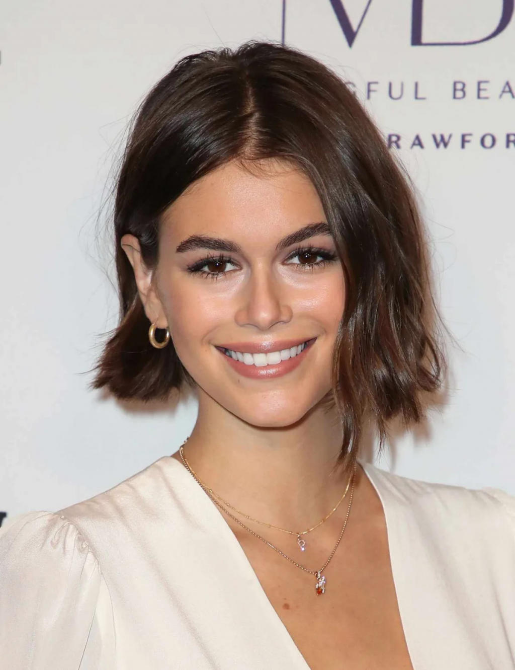 Kiểu này giúp Kaia Gerber toát lên được chiều sâu và thần thái của đôi mắt