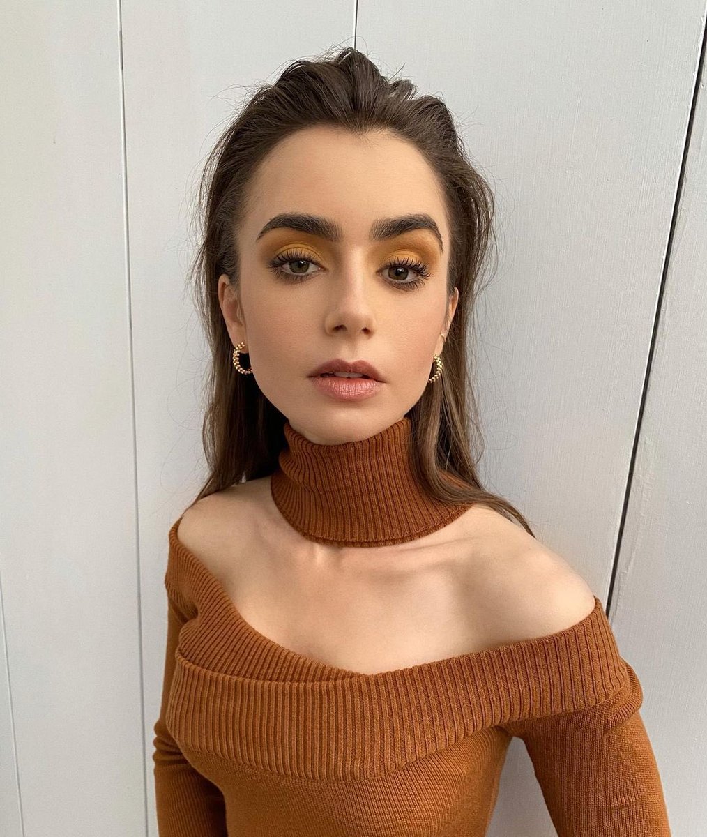 Lily Collins sở hữu hàng chân mày rậm quyến rũ