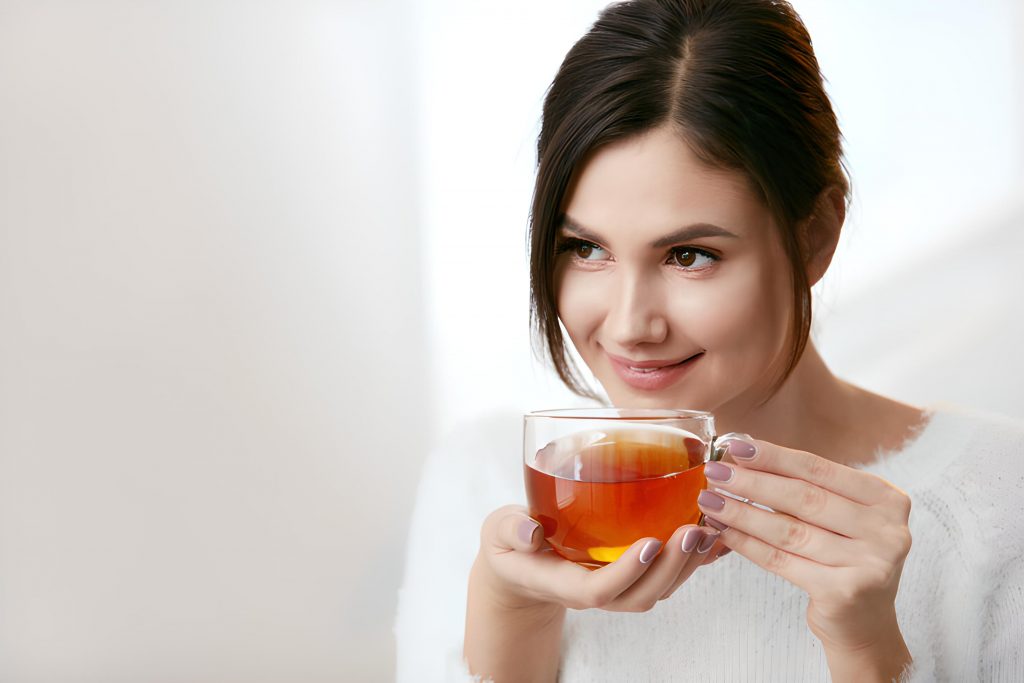 Uống trà thảo mộc hằng ngày có thể giúp bạn giảm cân.