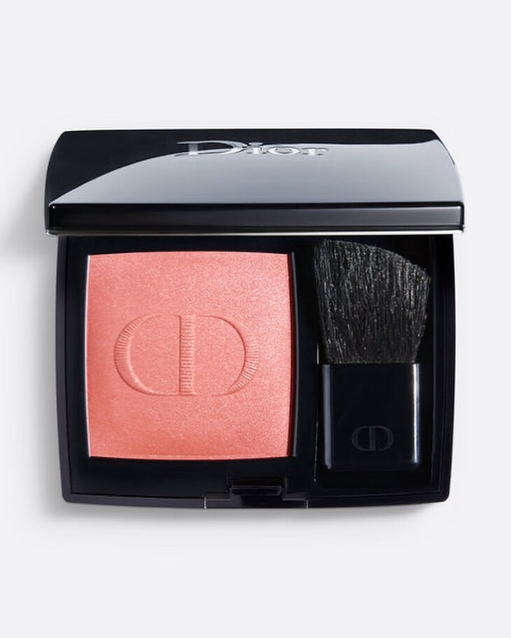 Phấn Má Hồng Dior Rouge Blush siêu sắc tố đảm bảo mang lại cảm giác lâu trôi, khỏe mạnh, hồng hào cho làn da. 