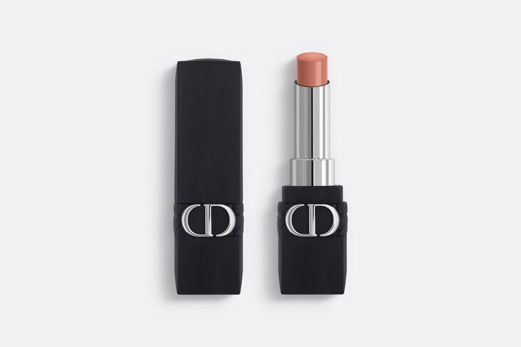 Màu son 100 Forever Nude Look màu hồng nude mang tính biểu tượng của Dior, thuộc dòng son lì lâu trôi của Rouge Dior Forever.