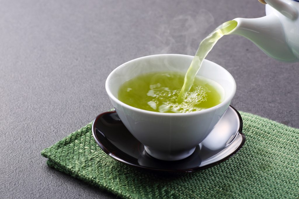 Ngoài việc làm giảm huyết áp, trà xanh được ví như “thần dược” trong khả năng chống ôxy hóa