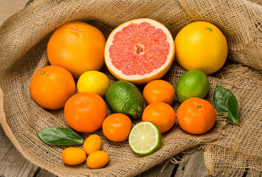 Những loại trái cây có múi như cam, chanh, bưởi có tác dụng trong việc hạ huyết áp
