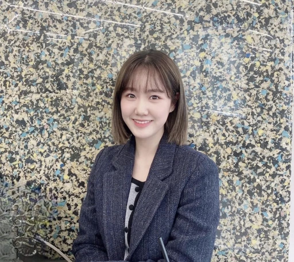 Diễn viên Jin Ji-hee xuất hiện cùng tóc ngang vai mái bằng.
