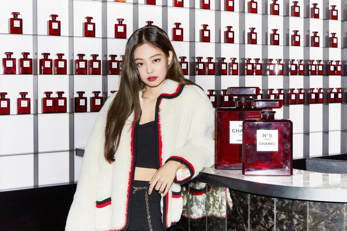 jennie-chanel-red-museum