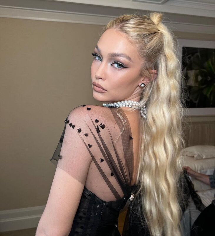 Kiểu tóc của Gigi Hadid được tạo kiểu bởi Hairstylist Laura Polko. Ảnh: Instagram@ laurapolko.