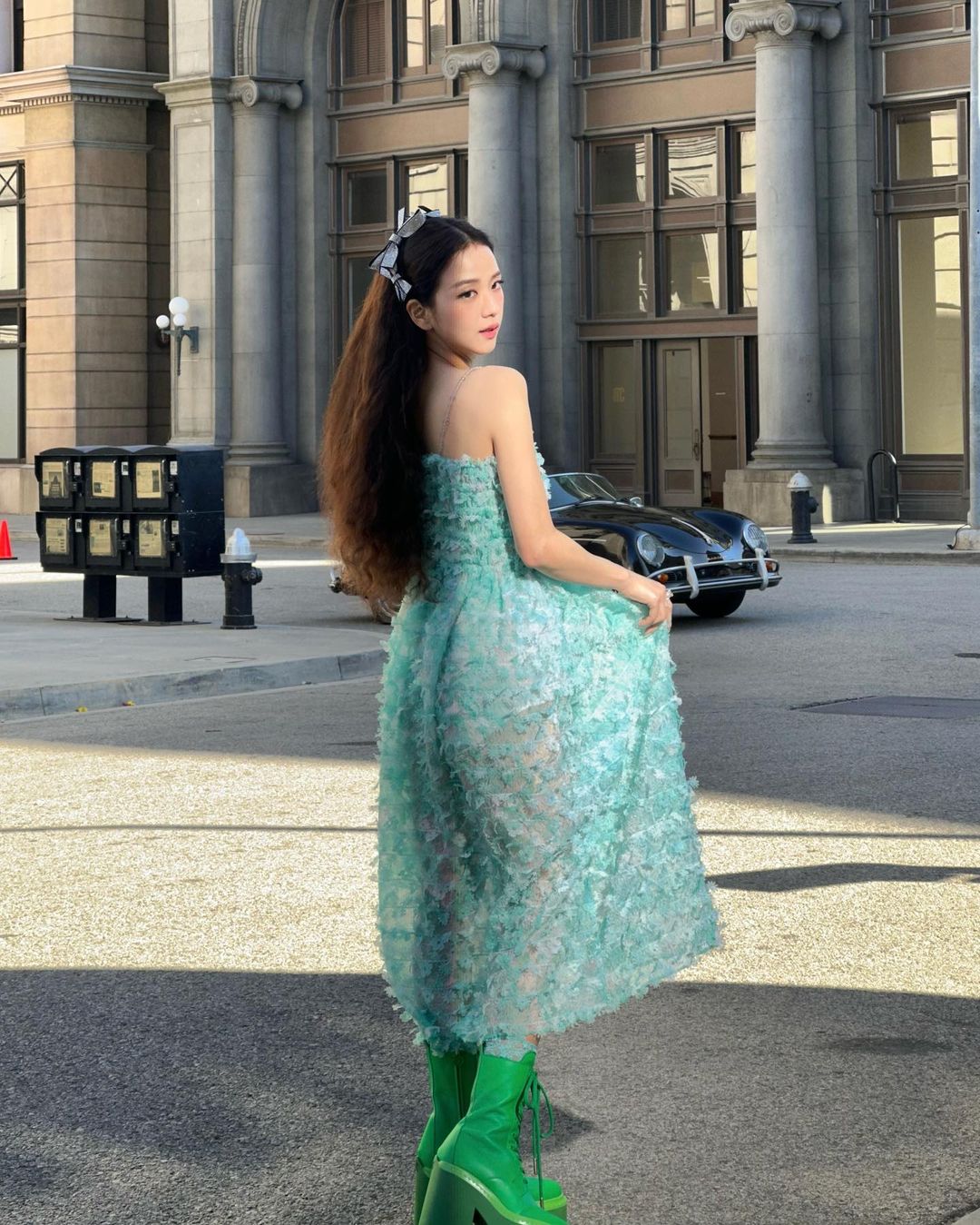 Jisoo diện váy hoa ép