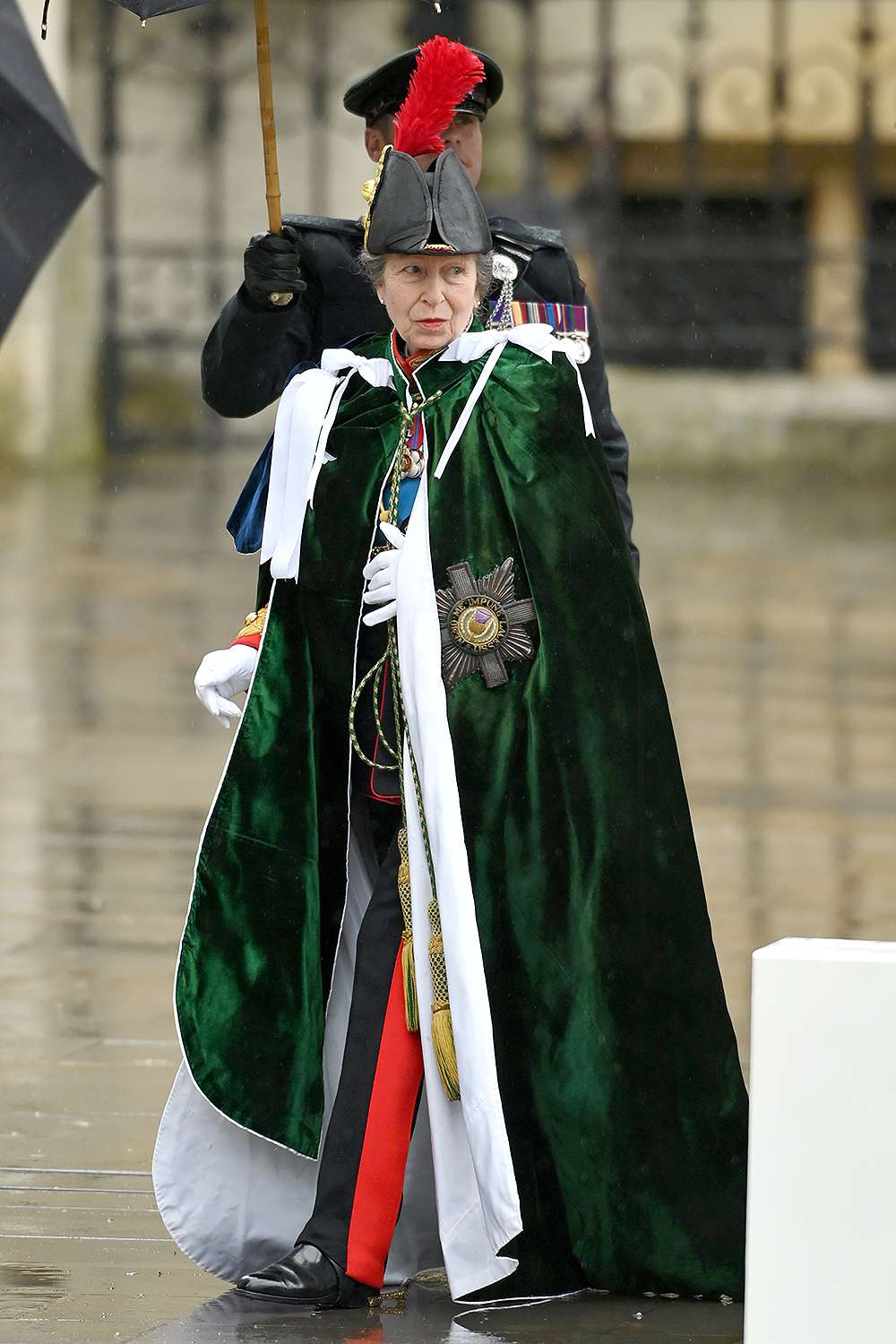 Thời trang hoàng gia thanh lịch trong lễ đăng quang vua Charles III | ELLE