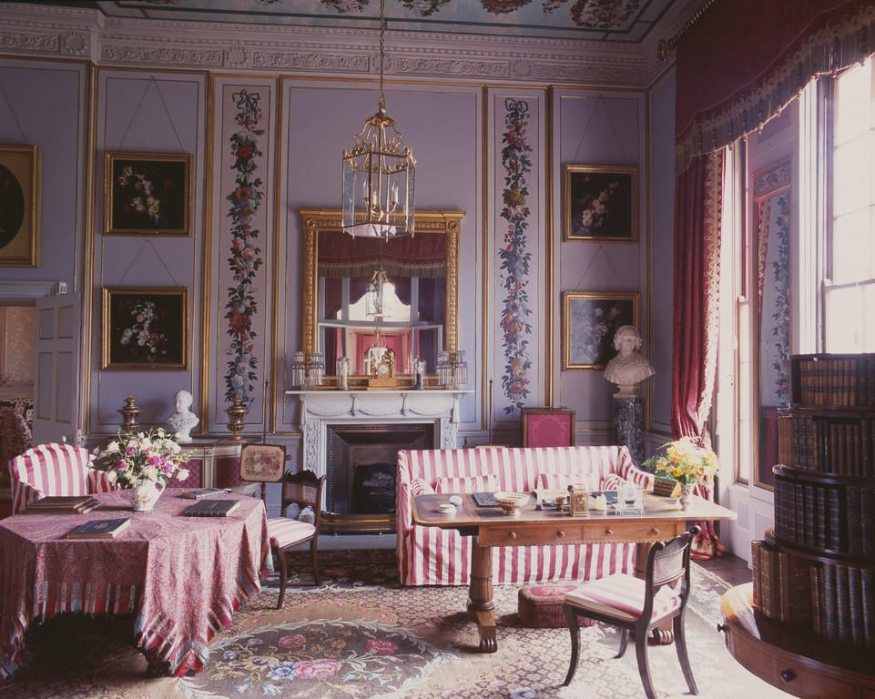 Căn phòng Mary Moser của Vương hậu Charlotte 