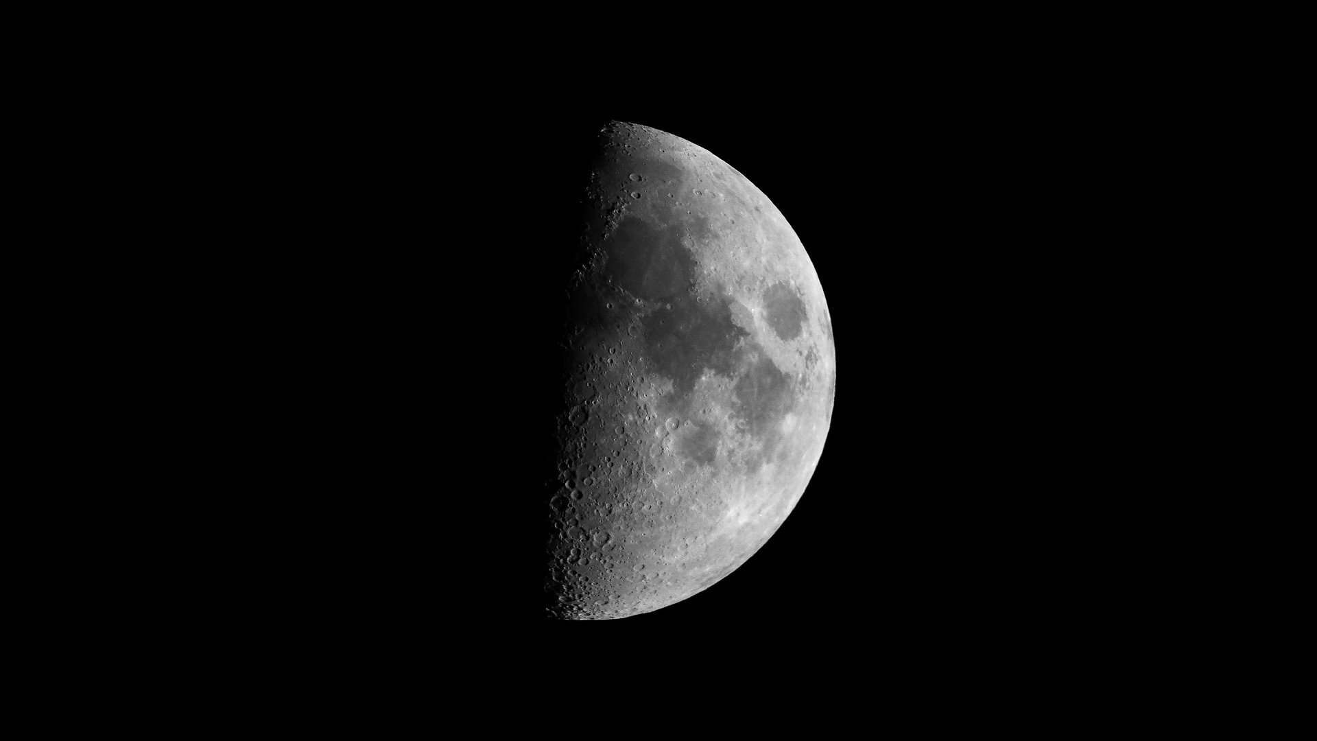 Pha mặt mũi trăng - First Quarter Moon