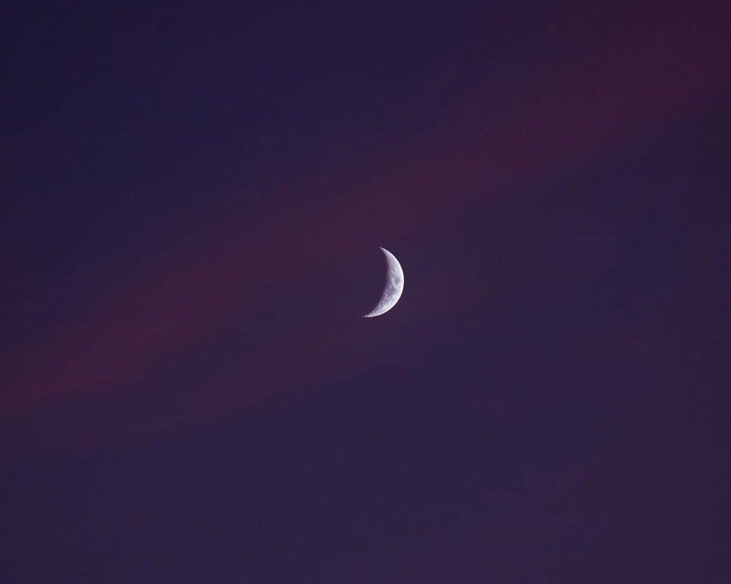 Pha mặt mũi trăng - Waxing Cresent Moon