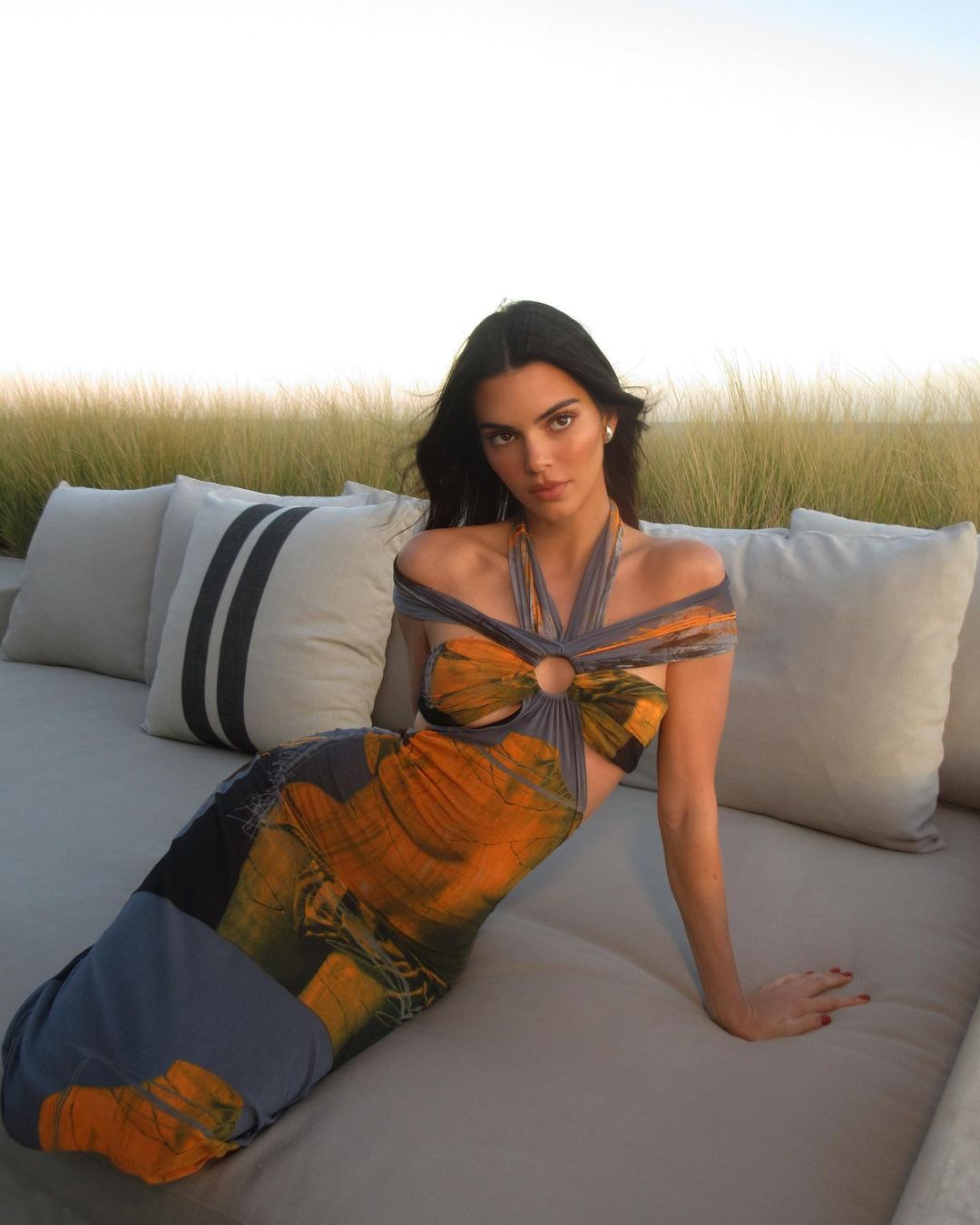 Kendall Jenner diện váy voan