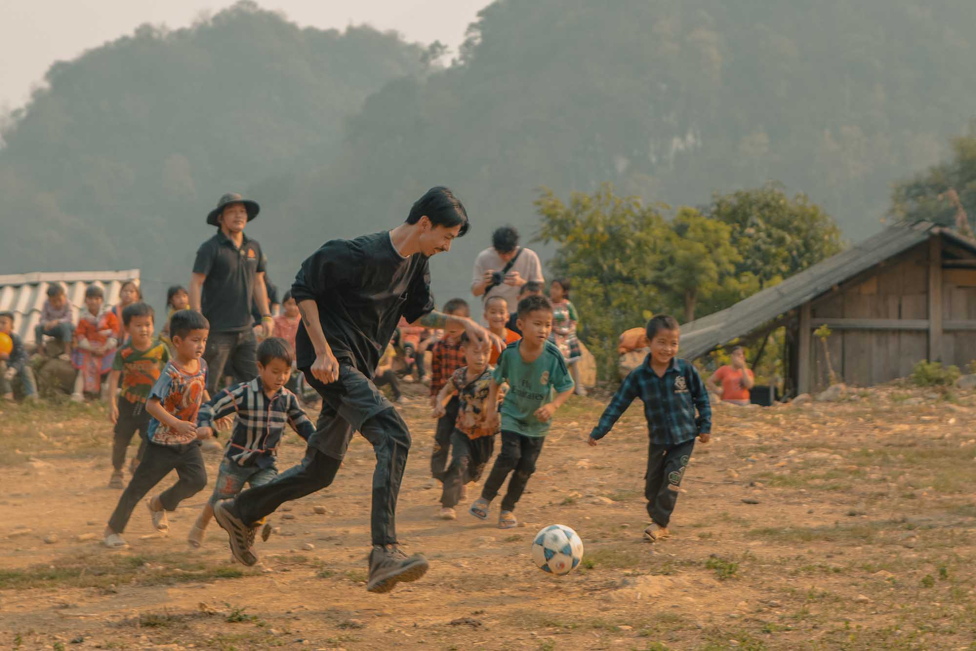 Đen và các em nhỏ