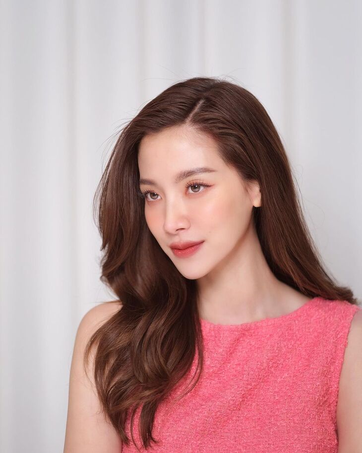Baifern tóc màu nâu tây không tẩy tóc, tôn da trắng