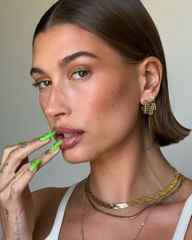 Hailey Bieber tóc ngắn không tẩy tóc