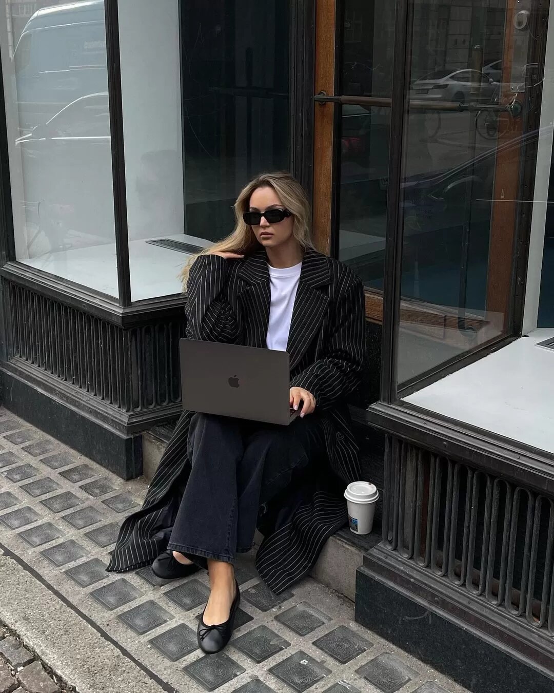 @oliviaclzak diện blazer oversized ucngf giày ballet giày búp bê