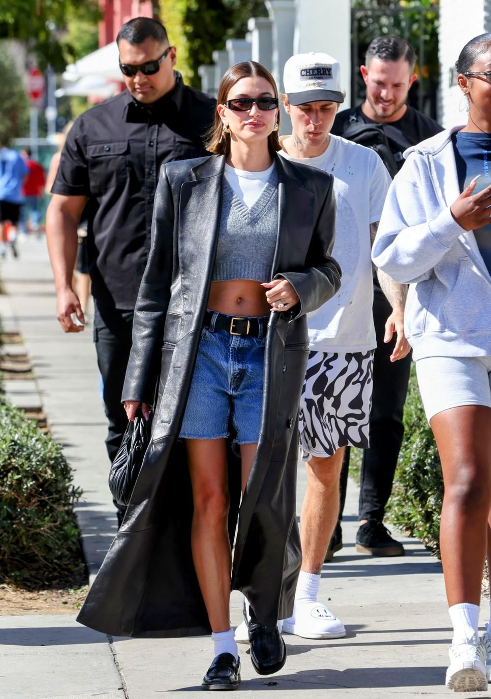 hailey bieber quần jorts