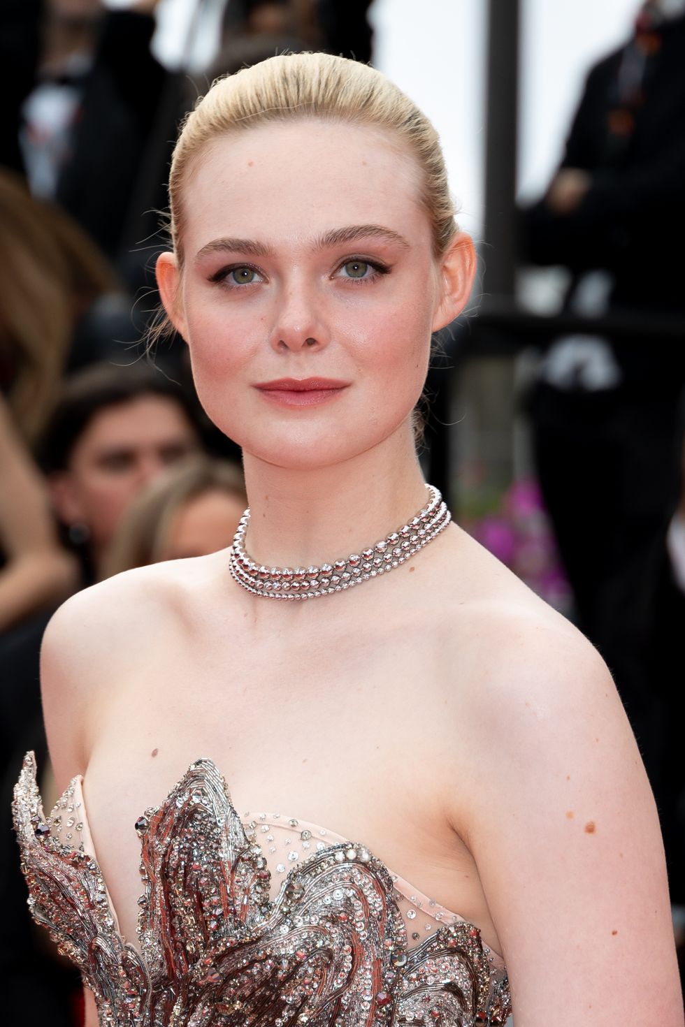 elle fanning trang sức cannes