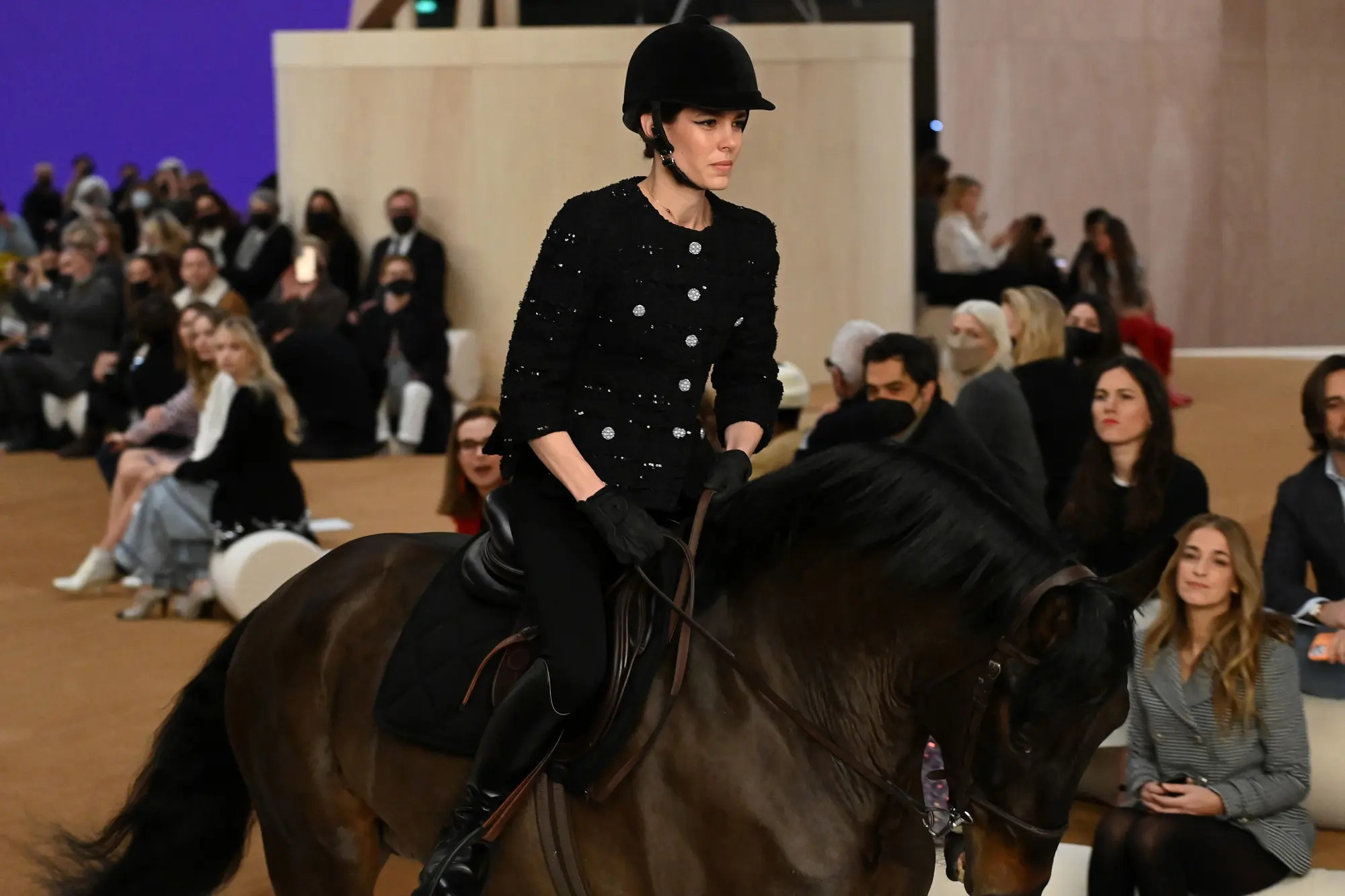 haute-couture-ss22 hoàng gia catwalk chanel