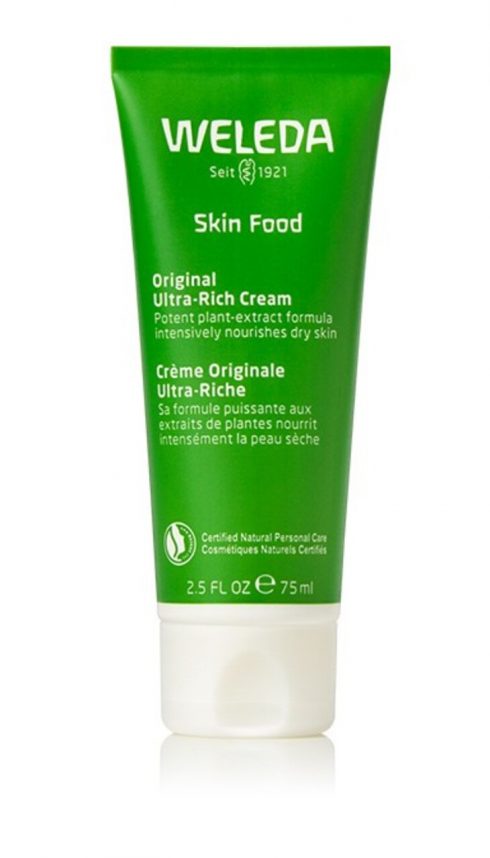 Kem dưỡng đa năng Skin Food Original Ultra-Rich Cream Taylor Hill có trong túi xách.