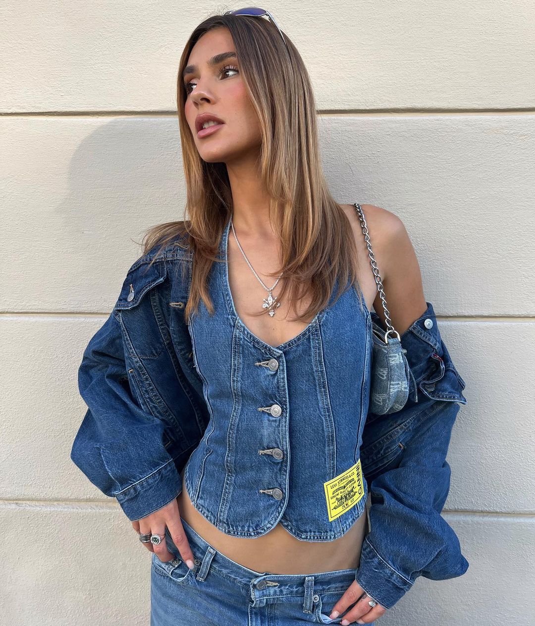 stefaniegiesinger diện ghi lê denim vest