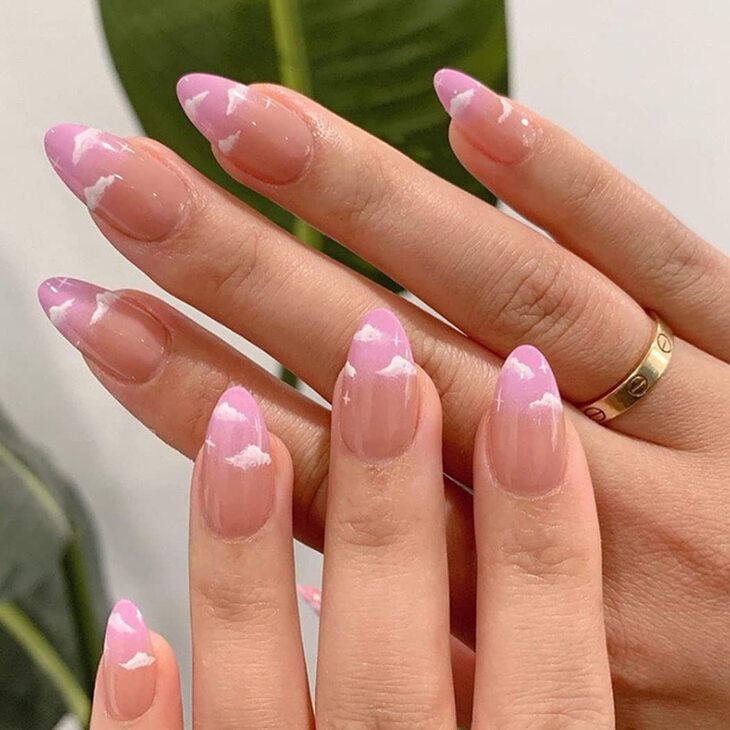 Sự mộng mơ của phong cách coquette được thể hiện qua những đám mây bồng bềnh. Ảnh: Instagram@ anisenails.